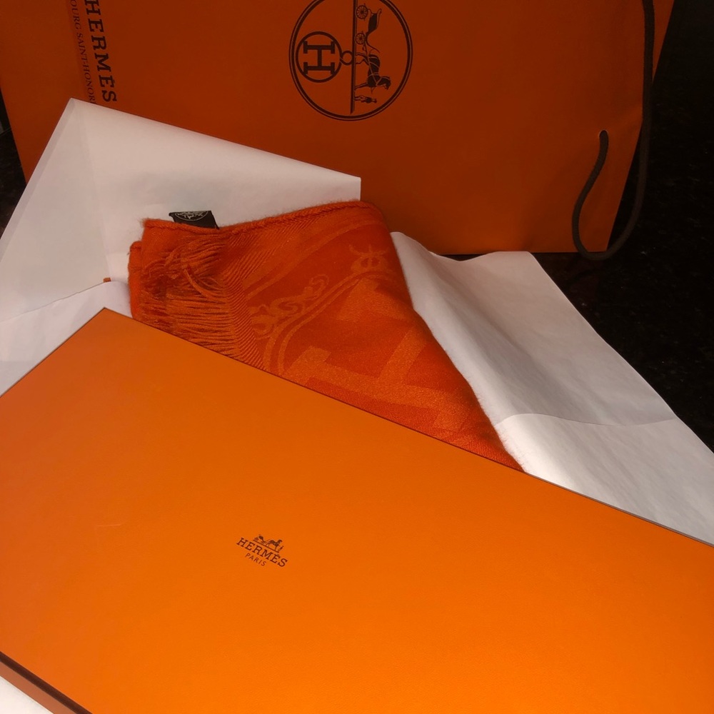 HERMÉS Orange Etole New Libris Cashmere Scarf/Shaw